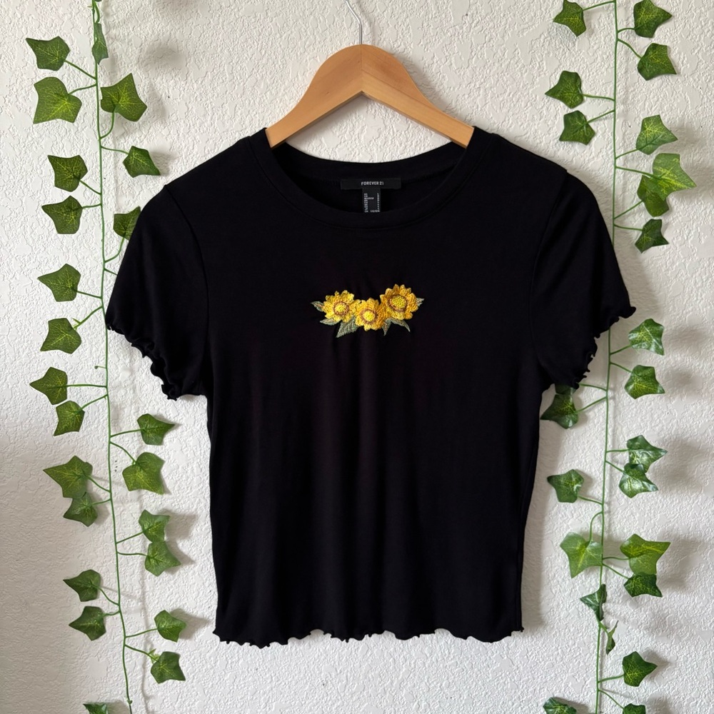 Forever 21 Women's/Juniors Black Embroidered Sunflower Crop Top Baby Tee Size L